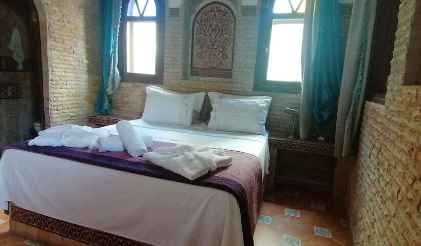 标准单人间, Pasta Plaza