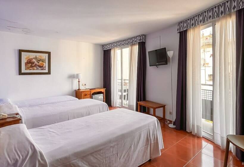 Standard 3 Pers. Værelse m. Balkon, RVHotels Mar de Tossa