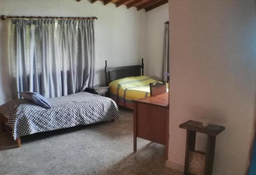 デラックストリプルルーム, Al Bosque Hostel & Glamping