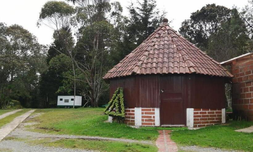 بانگلوی استاندارد, Al Bosque Hostel & Glamping