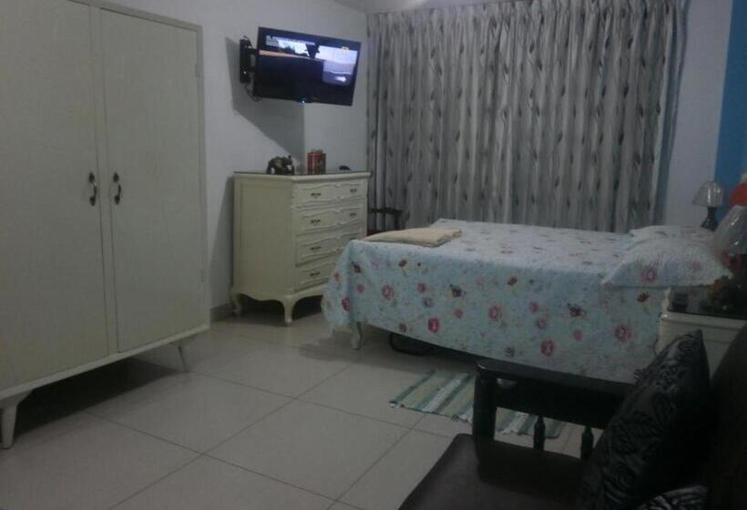 سوییت, Strenua   Las Quintanas