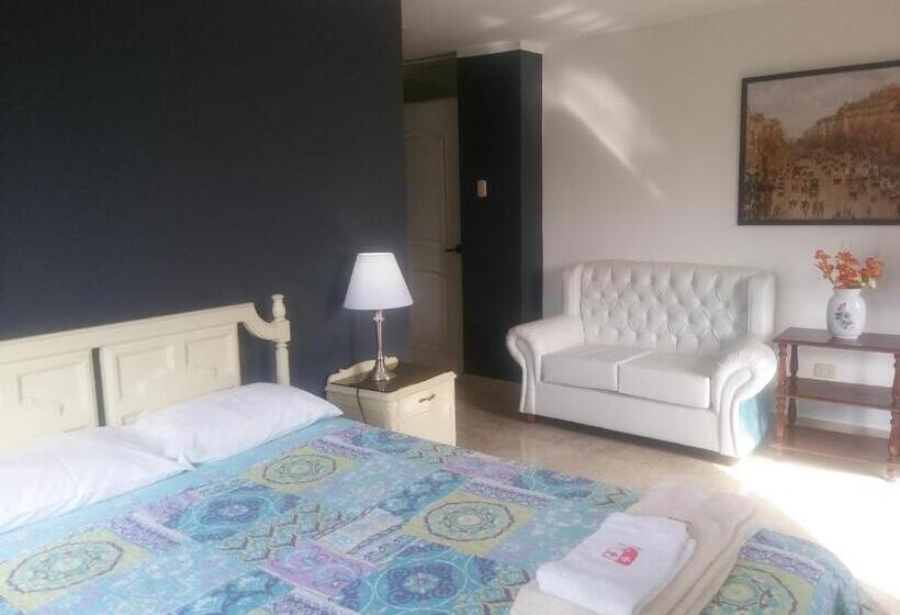 مجموعه ویستا شهر, Strenua   Las Quintanas