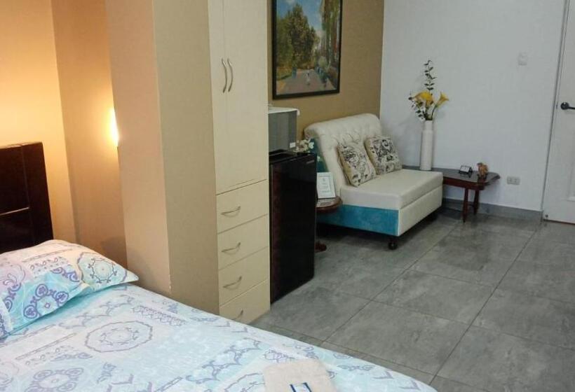 مجموعه ویستا شهر, Strenua   Las Quintanas