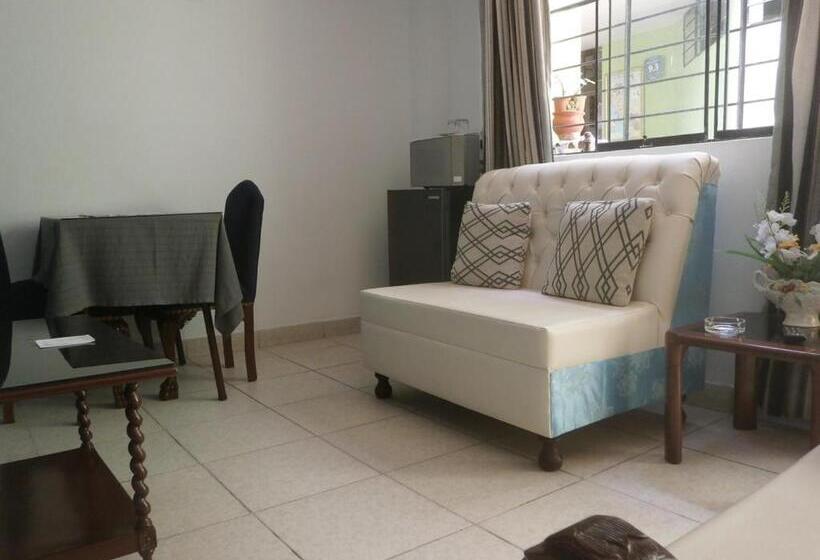 سوییت, Strenua   Las Quintanas