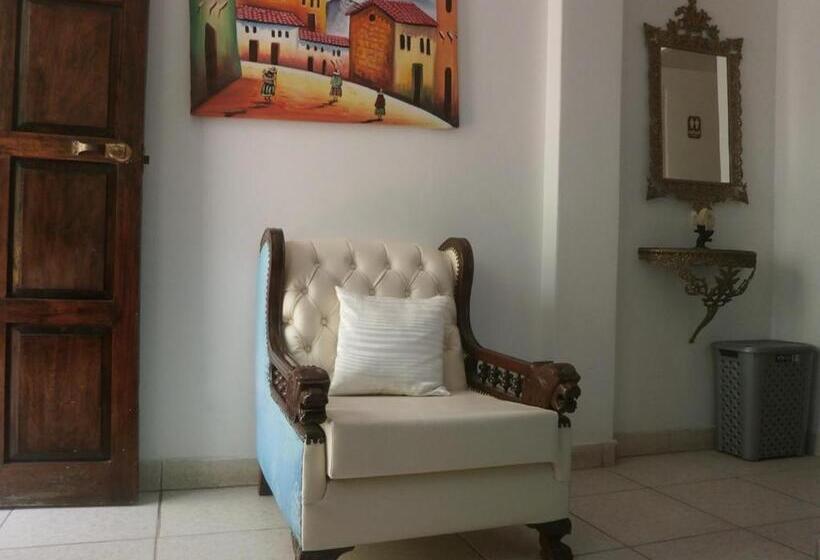 سوییت, Strenua   Las Quintanas