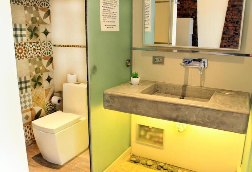 اتاق استاندارد, Banana S Adventure Hostel