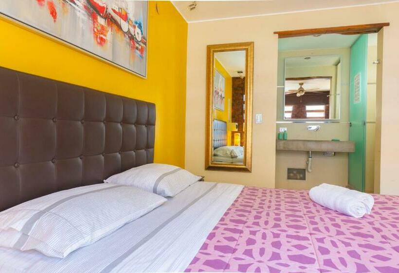 اتاق استاندارد, Banana S Adventure Hostel