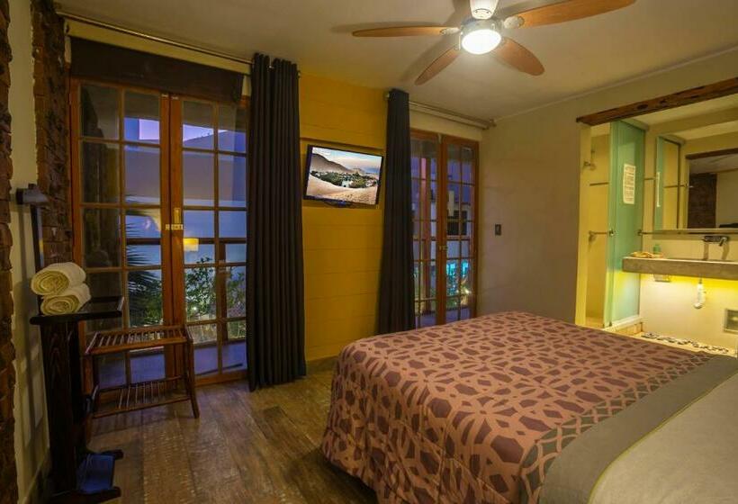 اتاق استاندارد, Banana S Adventure Hostel