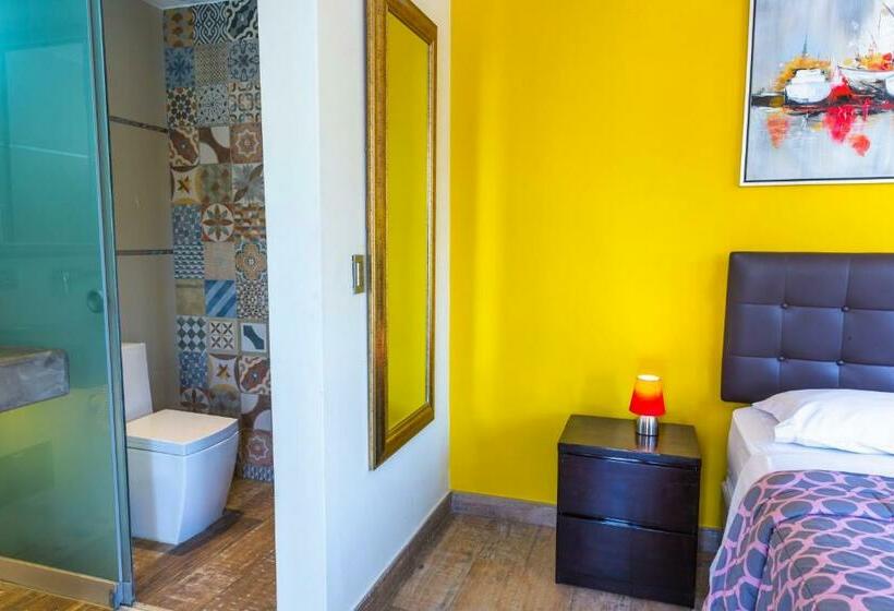 اتاق استاندارد, Banana S Adventure Hostel