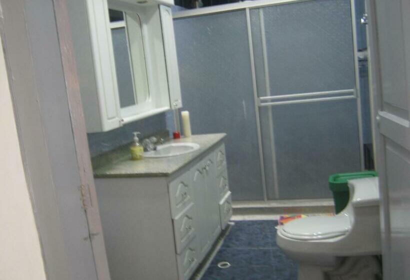 اتاق استاندارد, Angie`s House