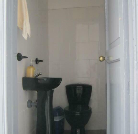 اتاق استاندارد, Angie`s House