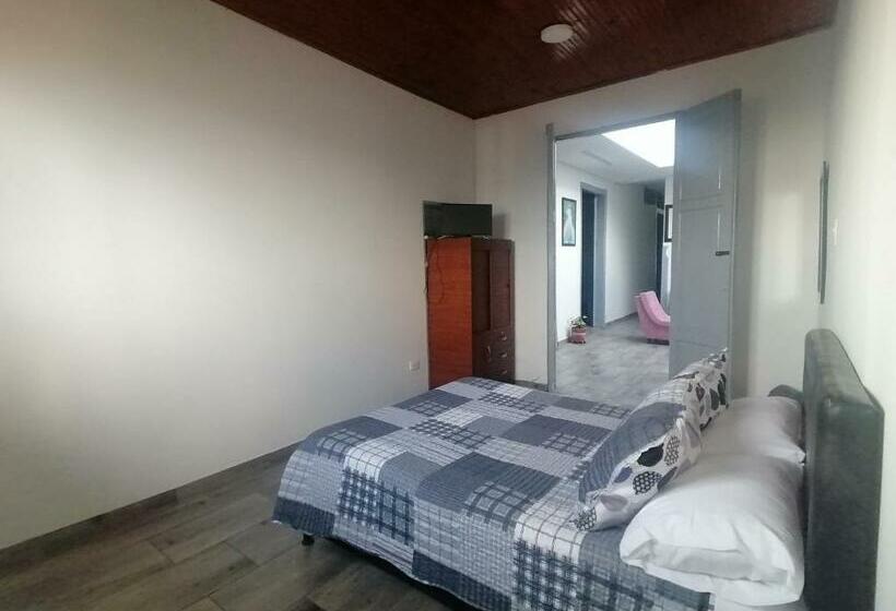 اتاق استاندارد, Angie`s House