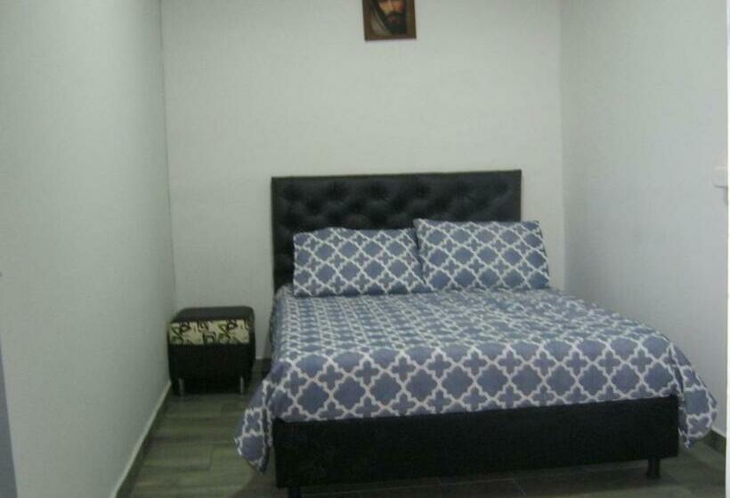 اتاق استاندارد, Angie`s House