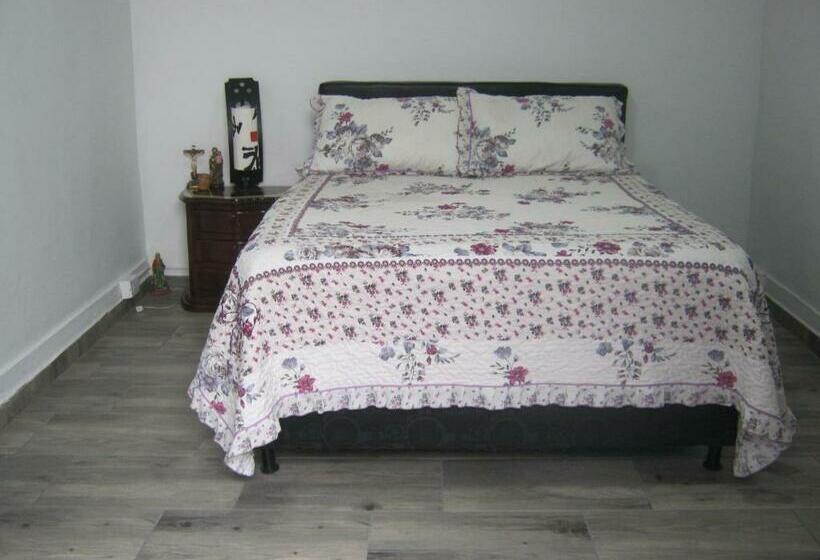 اتاق استاندارد, Angie`s House