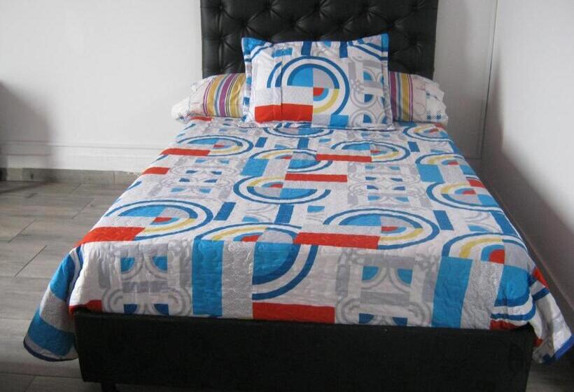 اتاق استاندارد سه نفره, Angie`s House