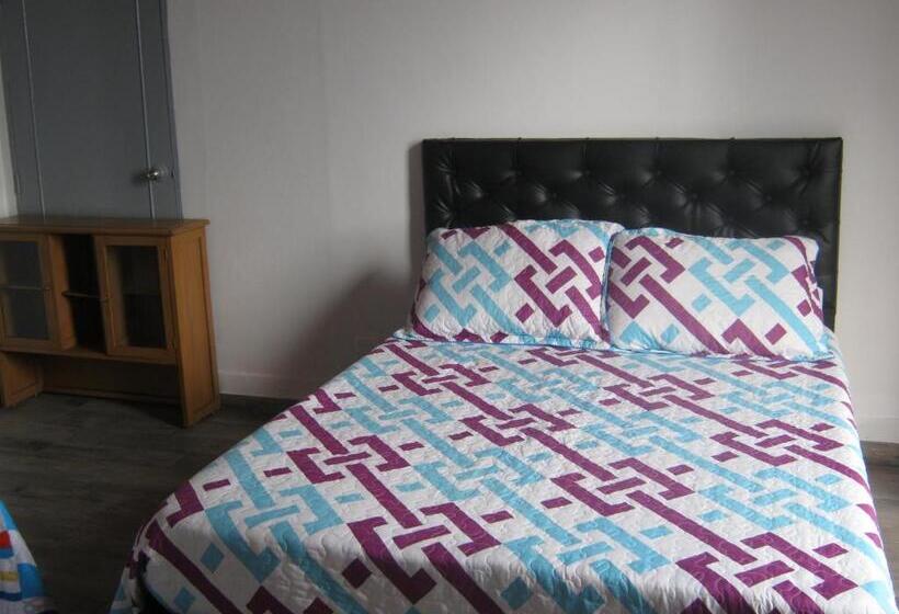 اتاق استاندارد سه نفره, Angie`s House