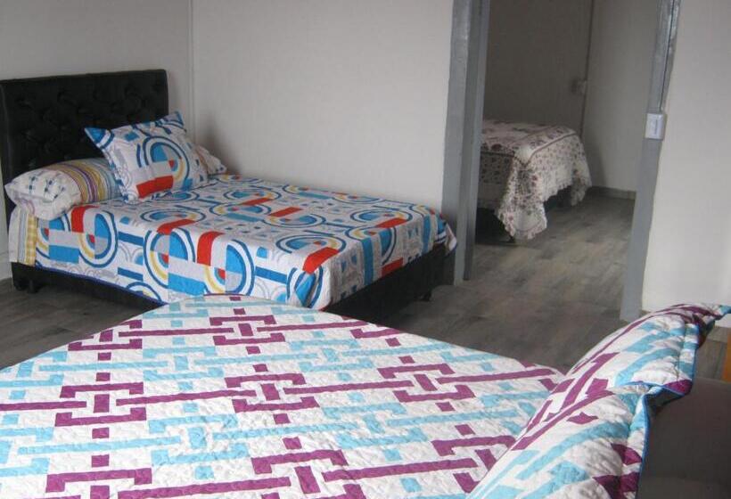 اتاق استاندارد سه نفره, Angie`s House