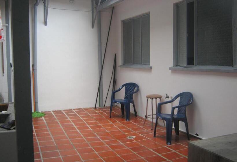 اتاق استاندارد سه نفره, Angie`s House