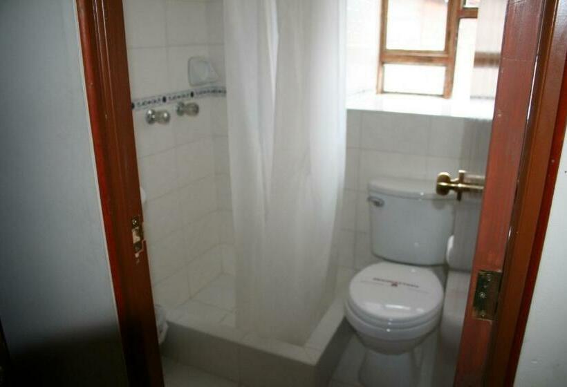 スタンダードトリプルルーム, Hostal El Auqui