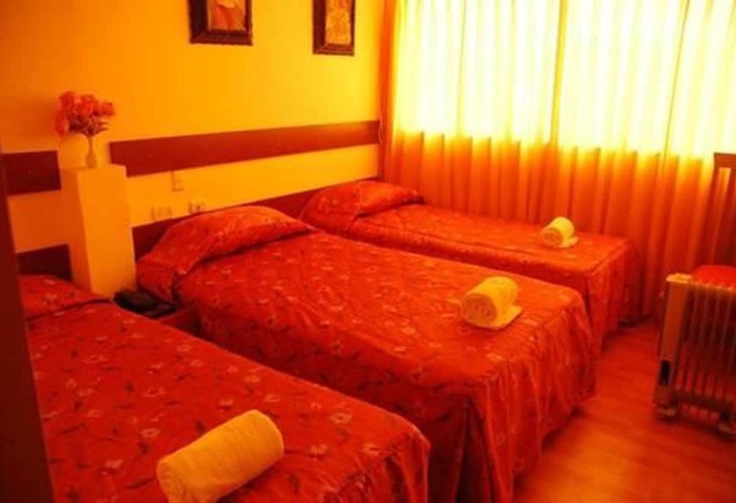 スタンダードトリプルルーム, Hostal El Auqui