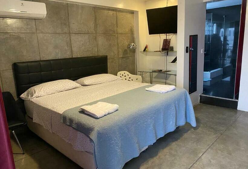 اتاق لوکس با بالکن, Ica Adventures Ii