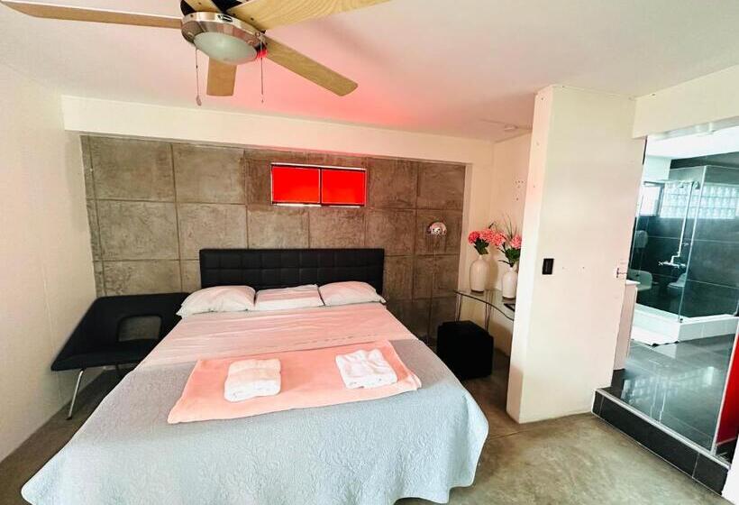 اتاق لوکس با بالکن, Ica Adventures Ii