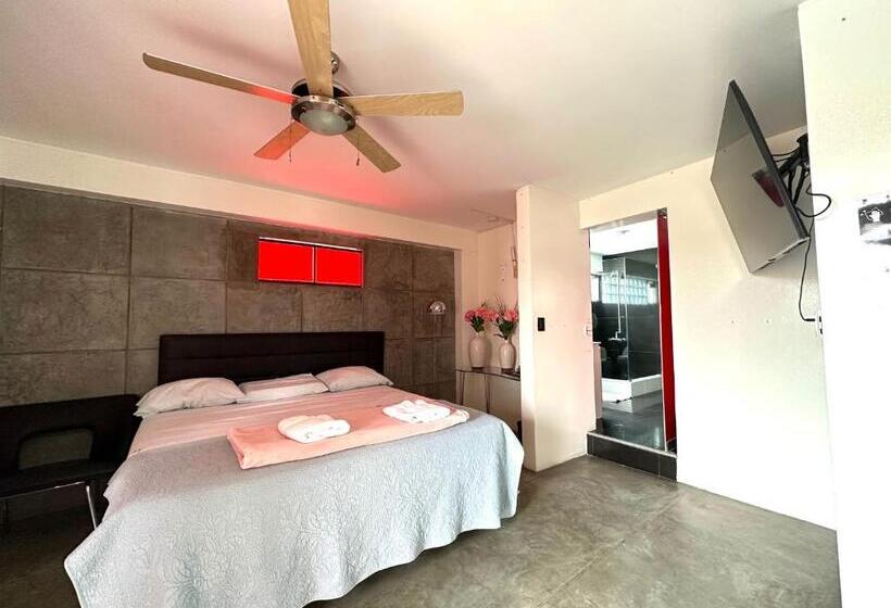 اتاق لوکس با بالکن, Ica Adventures Ii