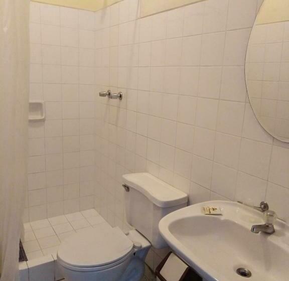 غرفة قياسية ثلاثية, El Tuco