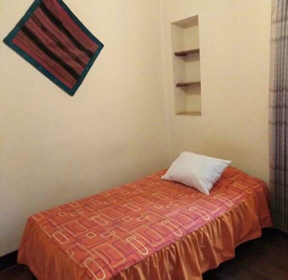 غرفة إقتصادية فردية, El Tuco