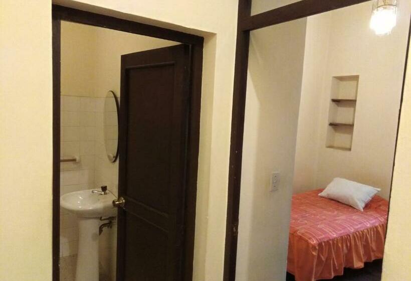 غرفة إقتصادية فردية, El Tuco