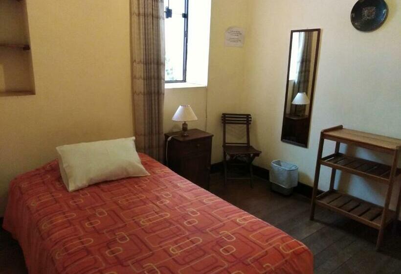 غرفة إقتصادية فردية, El Tuco