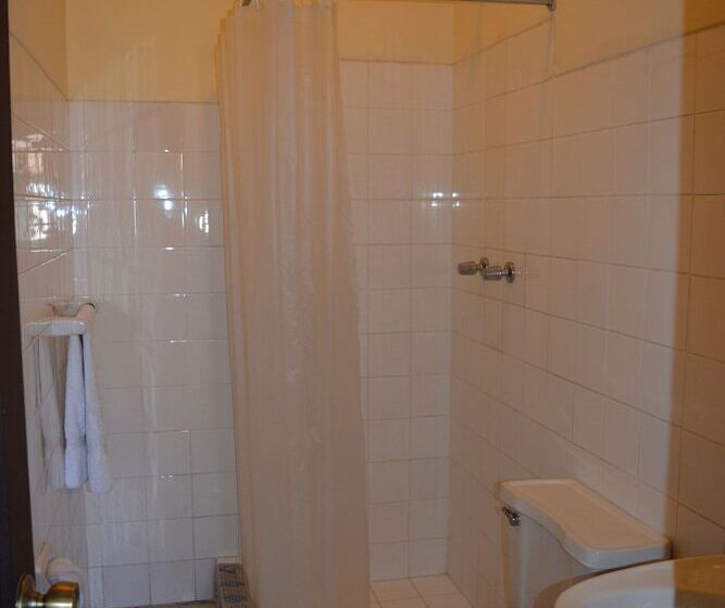 غرفة قياسية ثلاثية, El Tuco