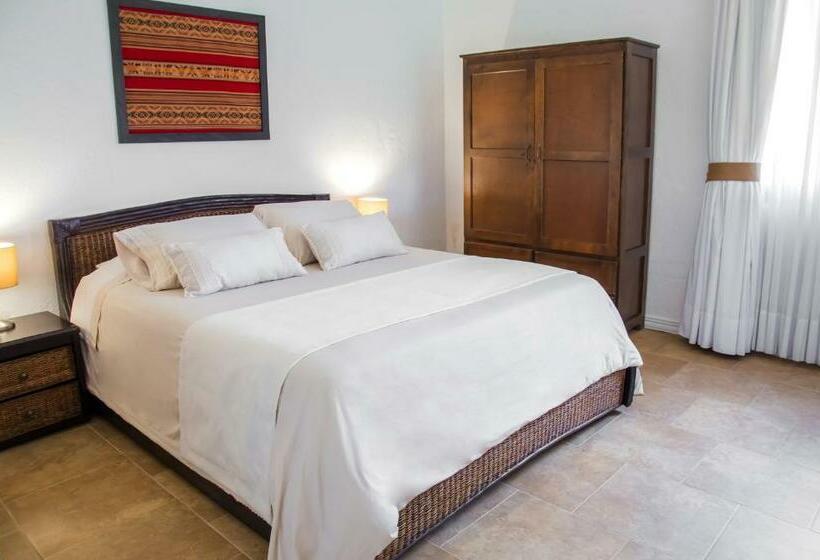 اتاق خانوادگی با چشم‌انداز کوه, Estrella Del Monte