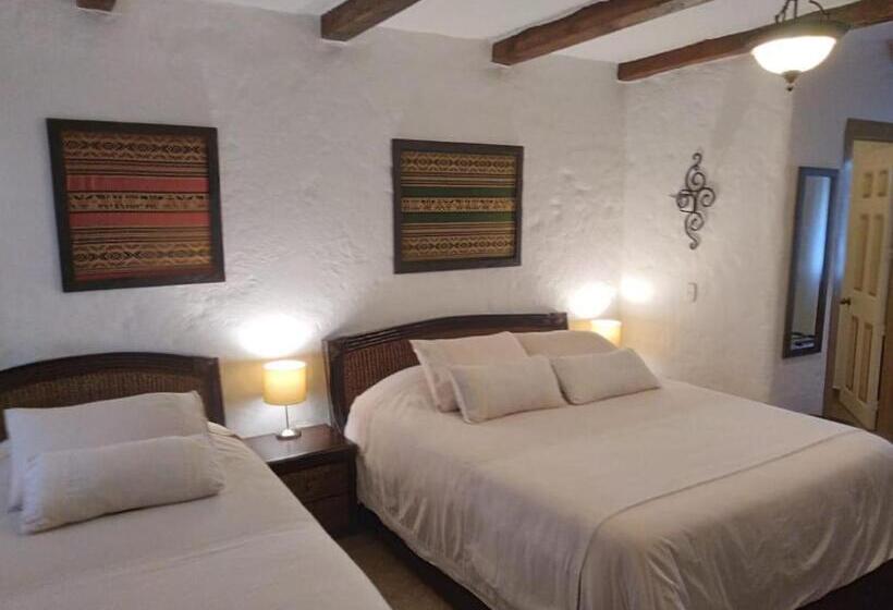 اتاق راحتی سه تخته, Estrella Del Monte