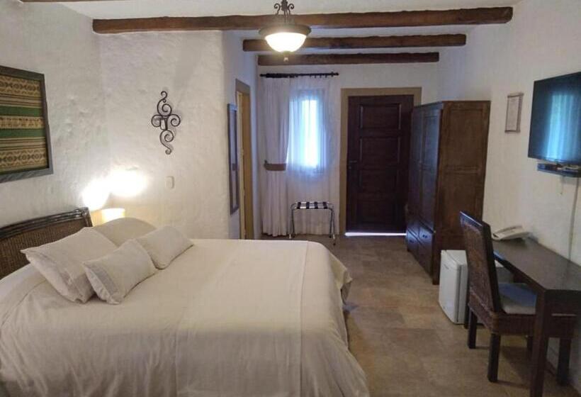 اتاق راحتی سه تخته, Estrella Del Monte