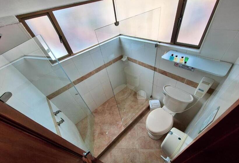 家庭间, Estación Sabana