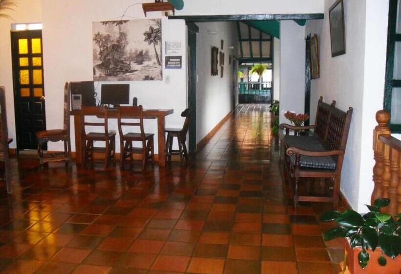 اتاق استاندارد سه نفره, Antonio Nariño