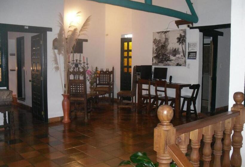 스탠다드 트리플 룸, Antonio Nariño