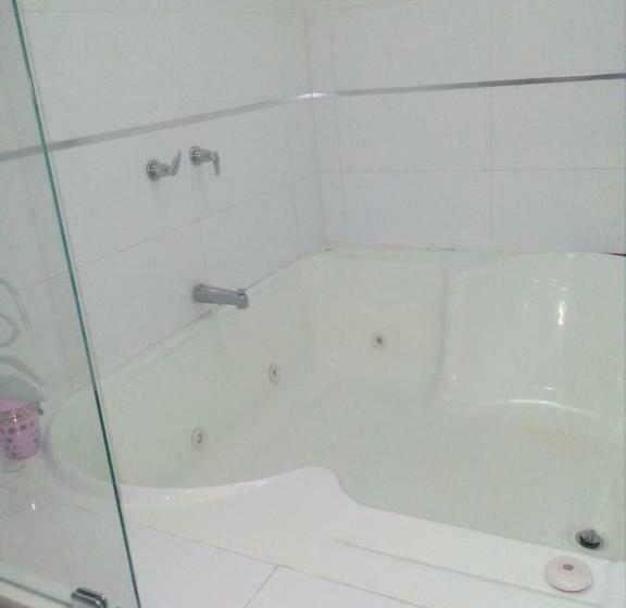 带大床的套房, Confort Plaza