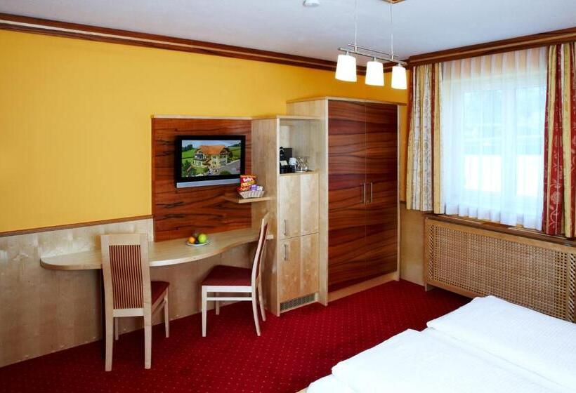 带阳台标准四人间, Garni Thermenglück