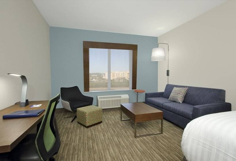 سوییت, Holiday Inn Express & Suites Columbus North By Ihg