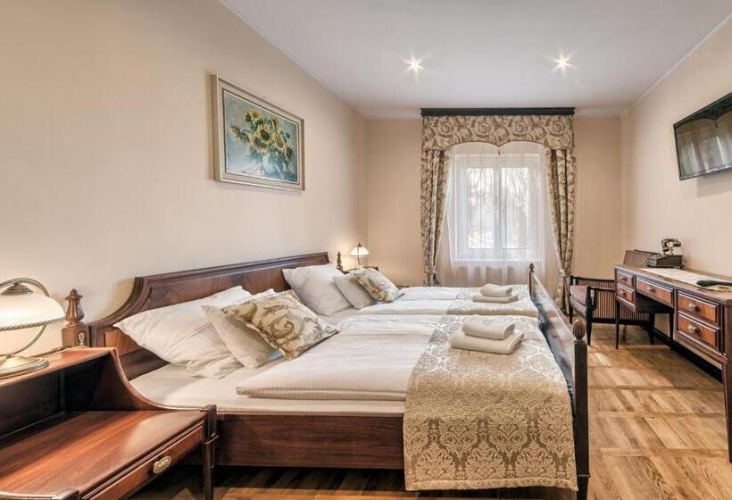 Студио Стандарт Вид на Сад, Pałac Kłanino