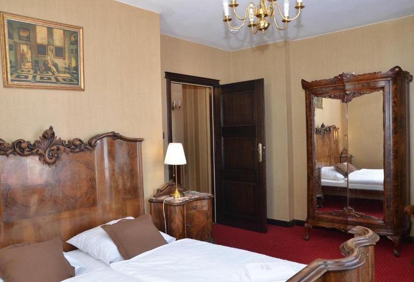 Королевский Люкс, Pałac Kłanino