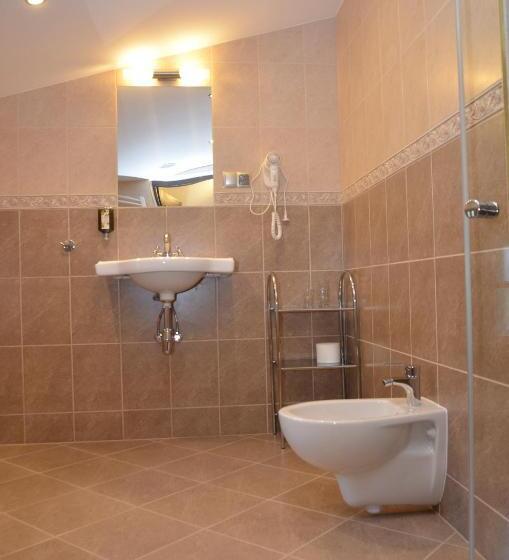 Семейное Студио, Pałac Kłanino