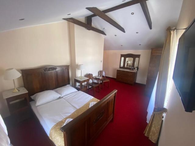 Номер Стандарт, Pałac Kłanino