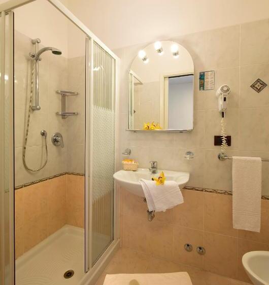 スタンダードトリプルルーム, Pillon