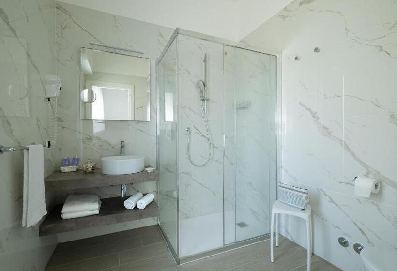 バルコニー付きデラックスルーム, Pillon