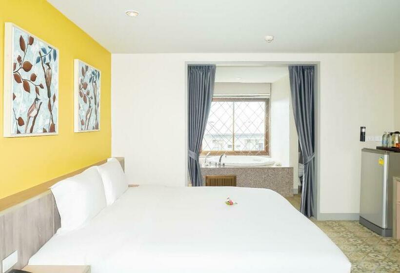 스탠다드 자쿠지 룸, Recenta Suite Phuket Suanluang