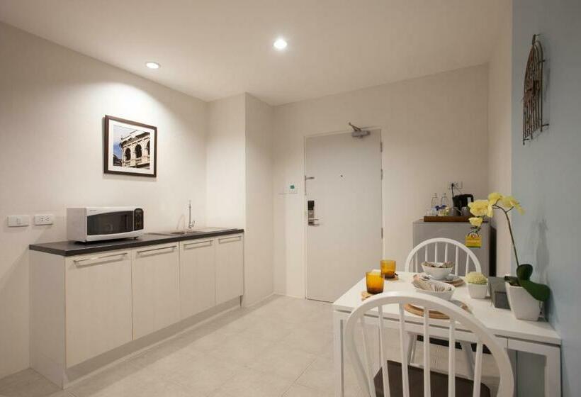 디럭스 스위트, Recenta Suite Phuket Suanluang