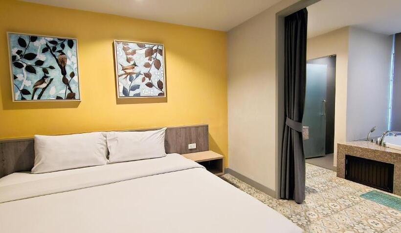 스탠다드 자쿠지 룸, Recenta Suite Phuket Suanluang